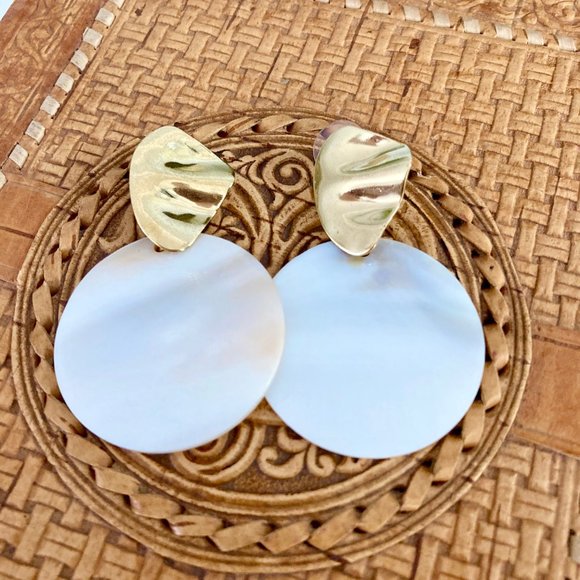 Hammered Gold Shell Earrings - NWT - Picture 3 of 3